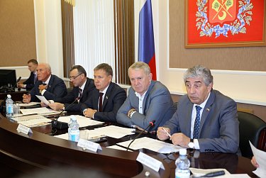 Депутаты подвели итоги акции «Соберем ребенка в школу»